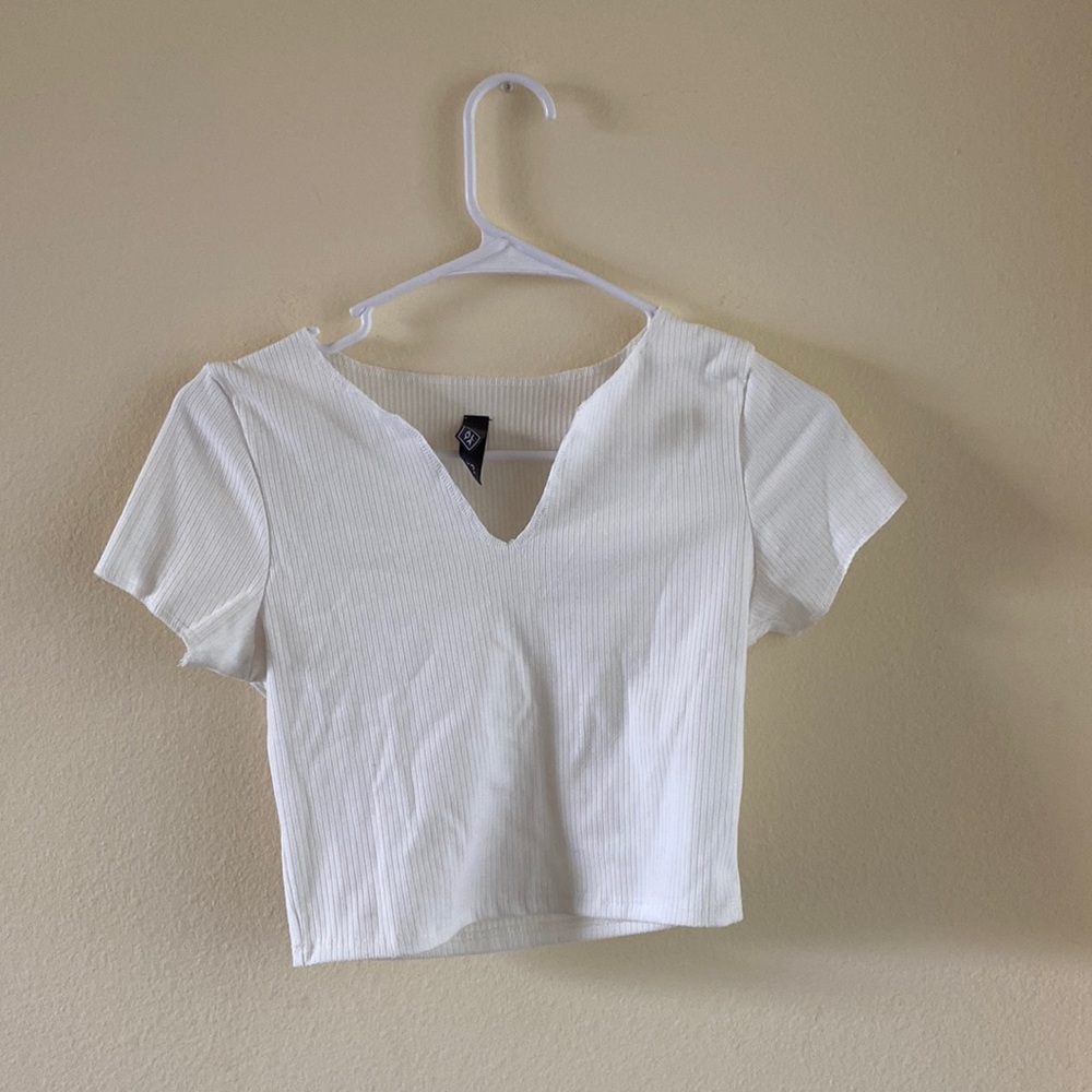 White Francesca’s cropped tee